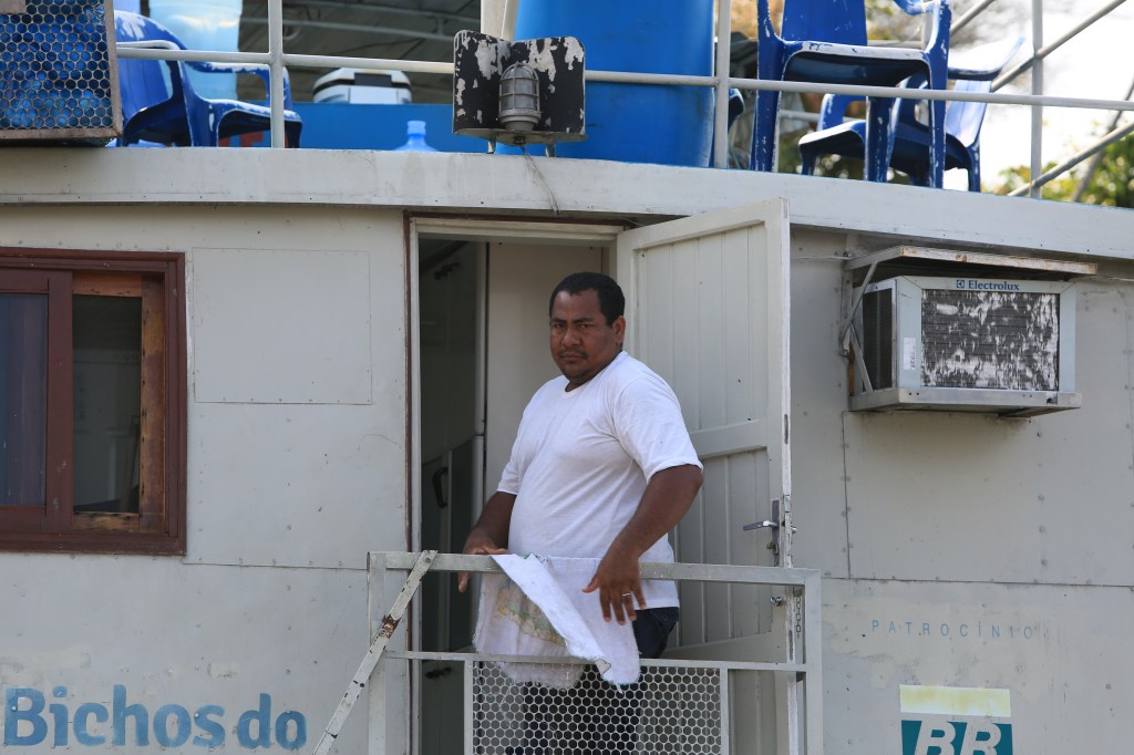 Our cook takes the afternoon off while we dine on ribs