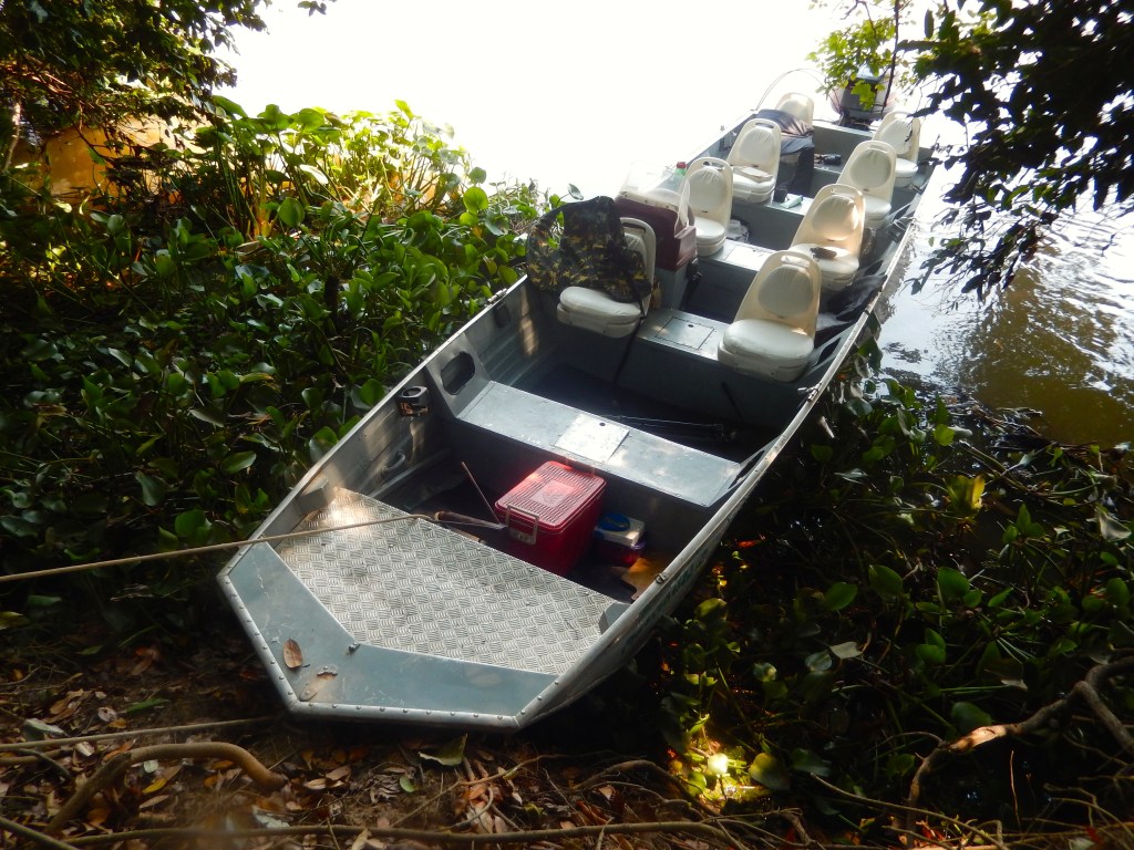 Pulling up our motor boat to have our BBQ lunch