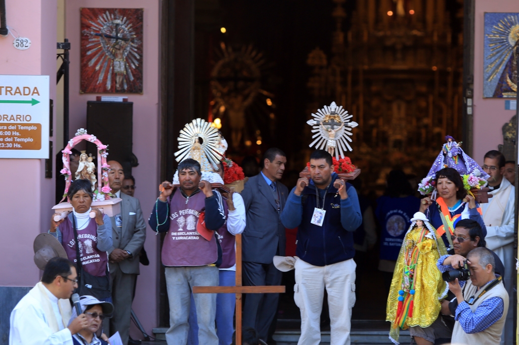 Pilgrims bringing offerings to the Cathedral